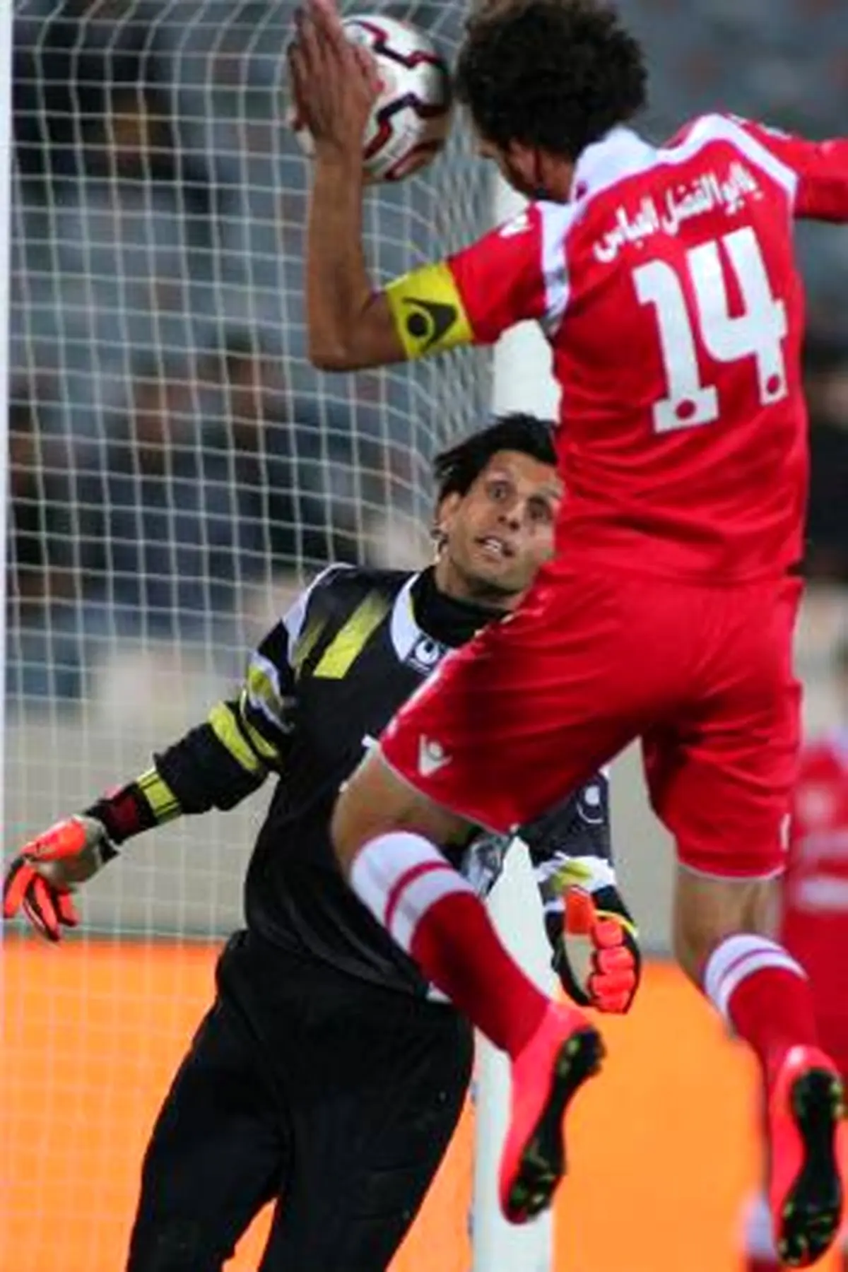 شباهت گل مشکوک نوری در دیدار با راه آهن به گل مارادونا به انگلیس/ عکس