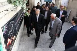 لاریجانی در منزل شهید حادثه تروریستی مجلس/تصاویر