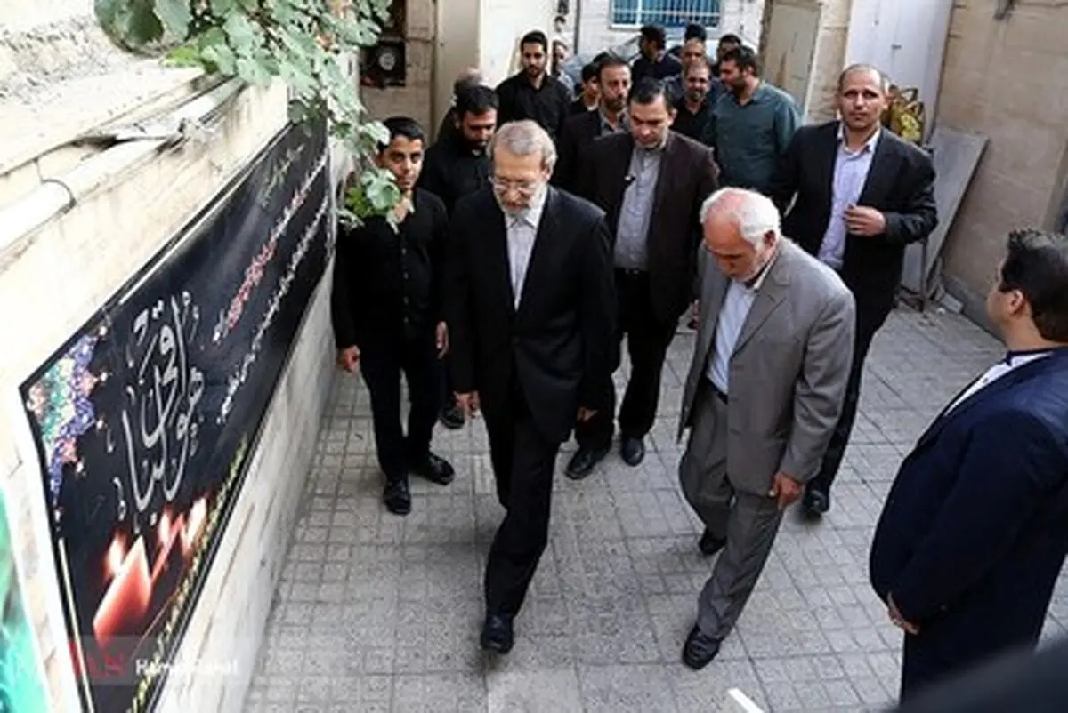 لاریجانی در منزل شهید حادثه تروریستی مجلس/تصاویر