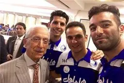 عکس یادگاری استقلالی ها با پروفسور سمیعی