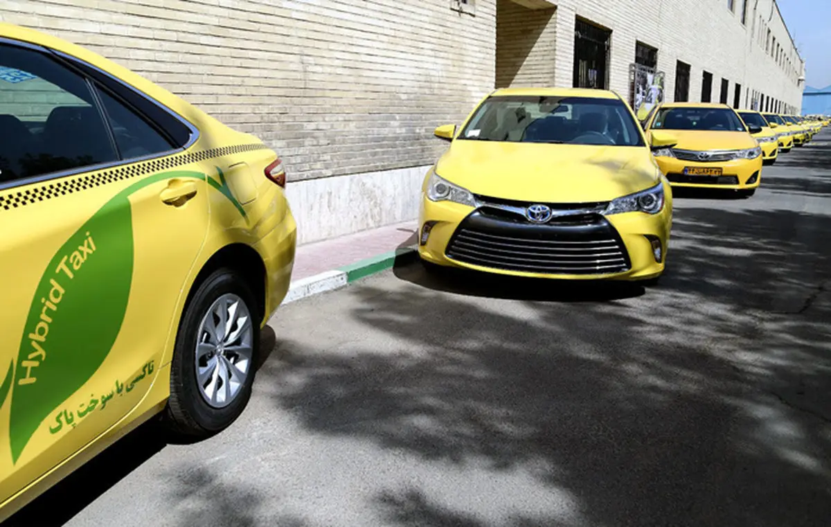 قالیباف پشت فرمان تاکسی‌/تصاویر