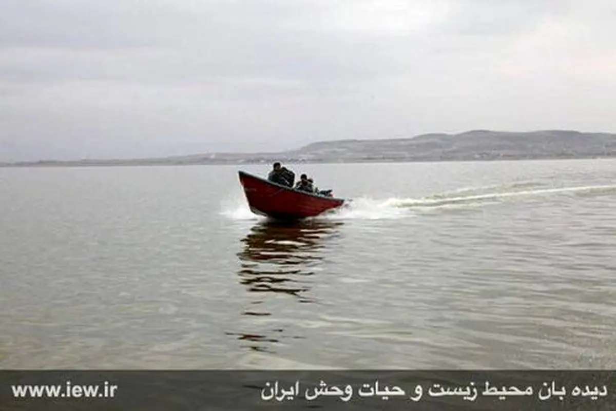 دسترسی به جزایر دریاچه ارومیه بوسیله قایق میسر شد (+عکس)