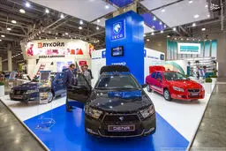 نماینده ایران در نمایشگاه خودرو مسکو/عکس