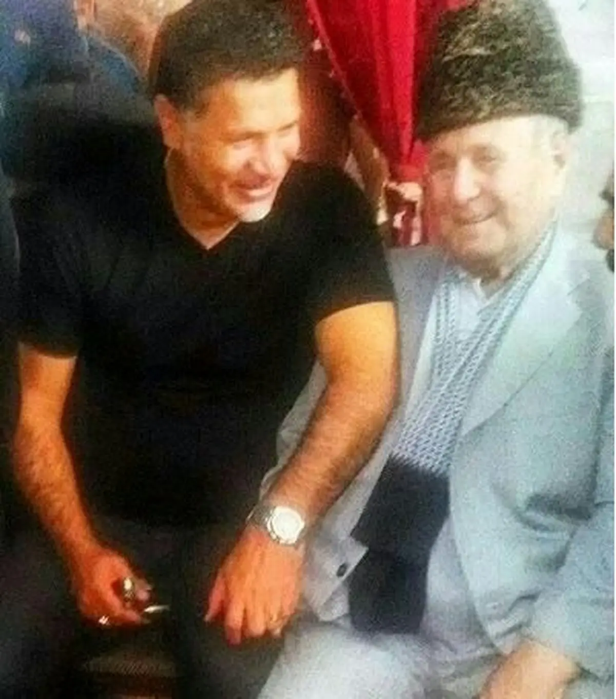 تصویری از مرحوم موذن زاده در کنار علی دایی