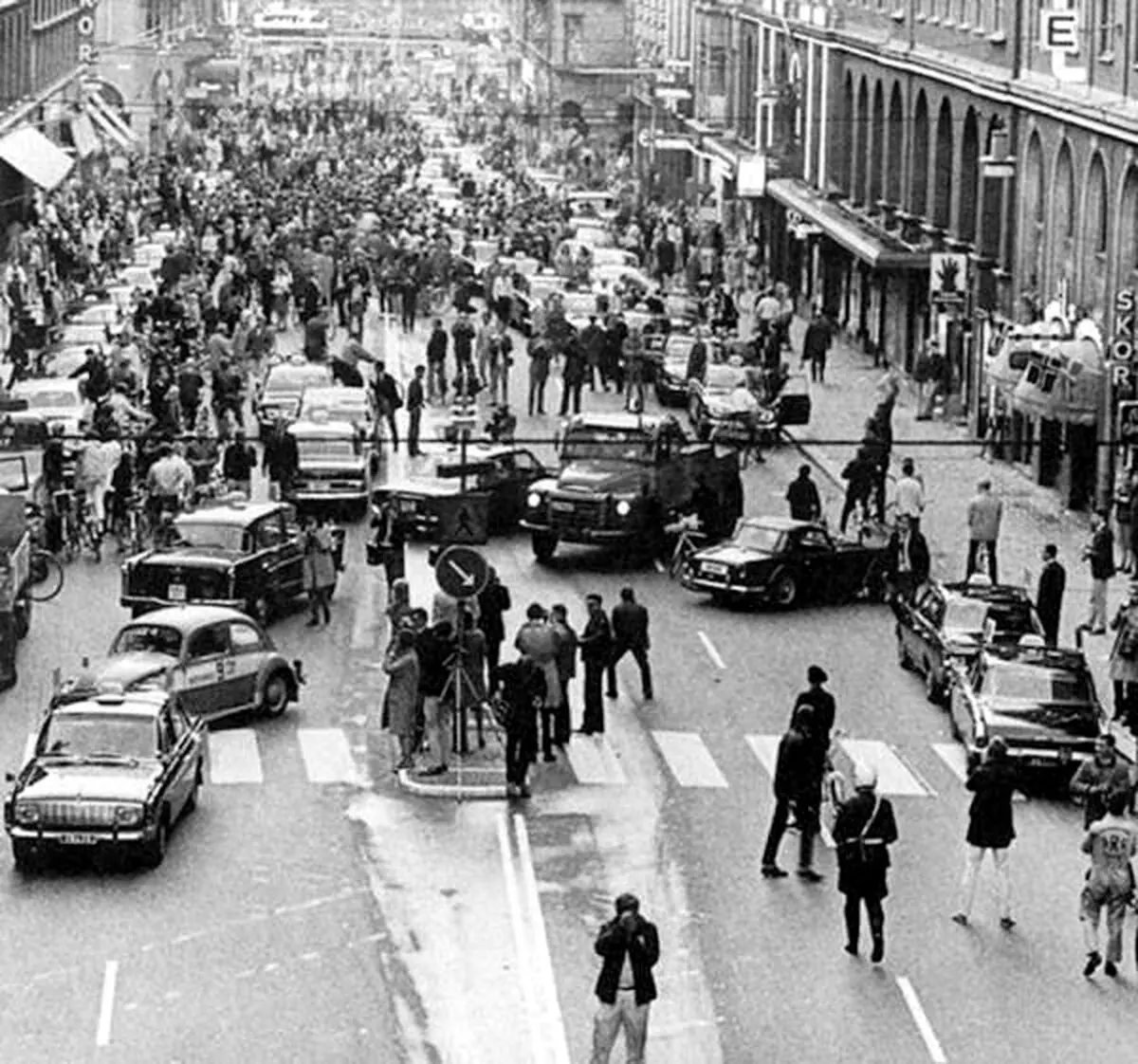 اولین روز تغییرات مسیر رفت و برگشت در خیابان های سوئد در سال 1967