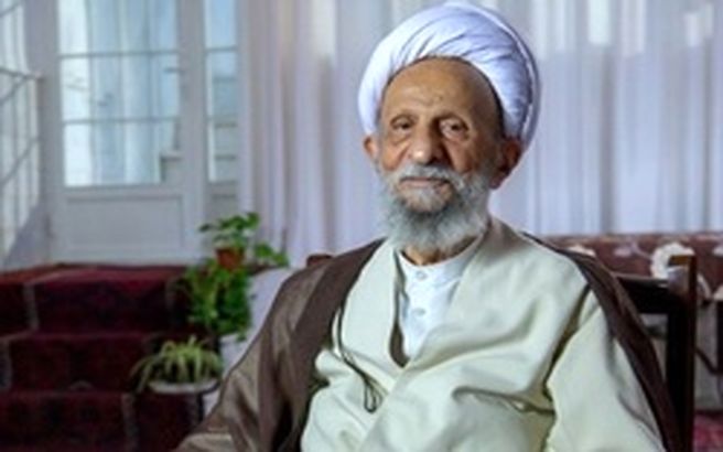 تاییدیه آیت‌الله مصباح بر لیست مستقل جبهه پایداری / آیت‌الله مصباح خطاب به پایداری: شما راه خود را ادامه دهید/ برخی به رشد لازم برای تعامل صحیح نرسیده‌اند