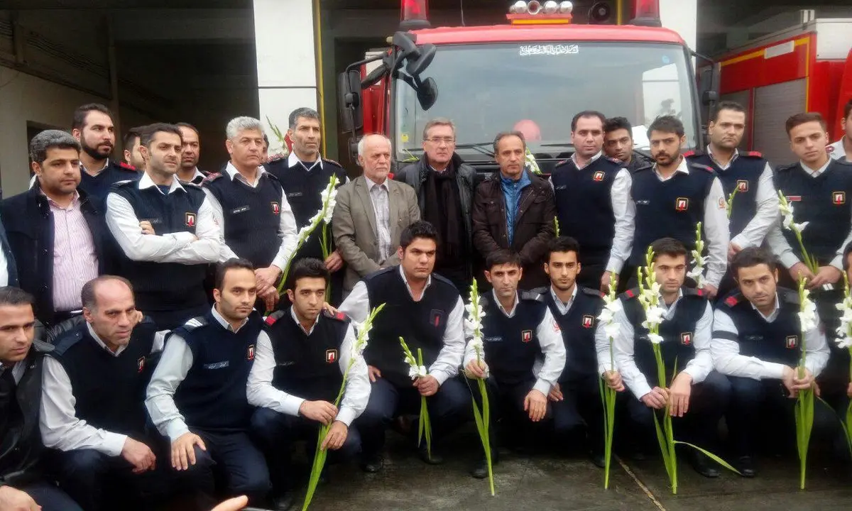 قدردانی سرمربی پرسپولیس از آتش نشانان/عکس