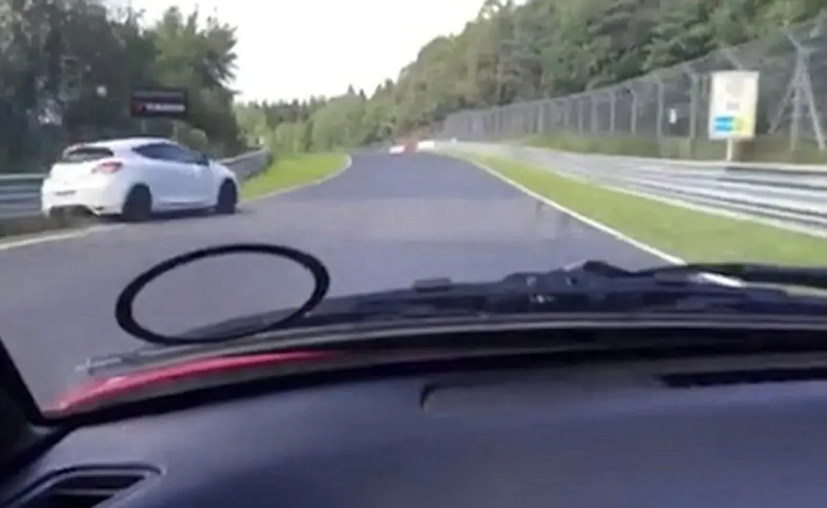 تصاویر/ نجات معجزه آسای راننده پس از واژگونی