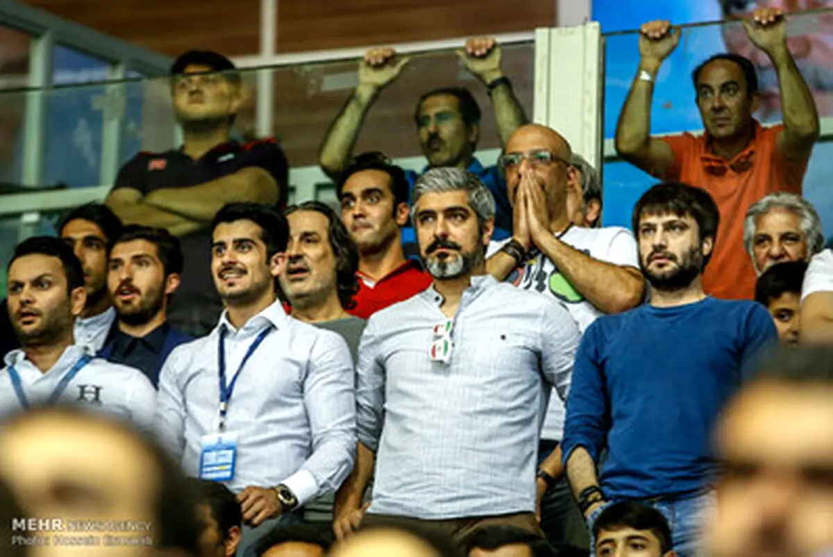 حضور چهره ها در دوئل والیبالیست ها/تصاویر