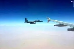 جنگنده سعودی در کنار هواپیمای کمک‌رسان ایران/عکس