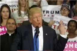 ترامپ: رهبری ما احمقانه بوده است/ برای امنیت خانواده‌هایتان به من رأی دهید