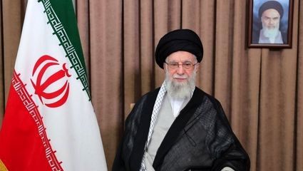 رهبر انقلاب : نیروهای مسلح با قدرت رژیم رذل صهیونی را بیچاره خواهند کرد