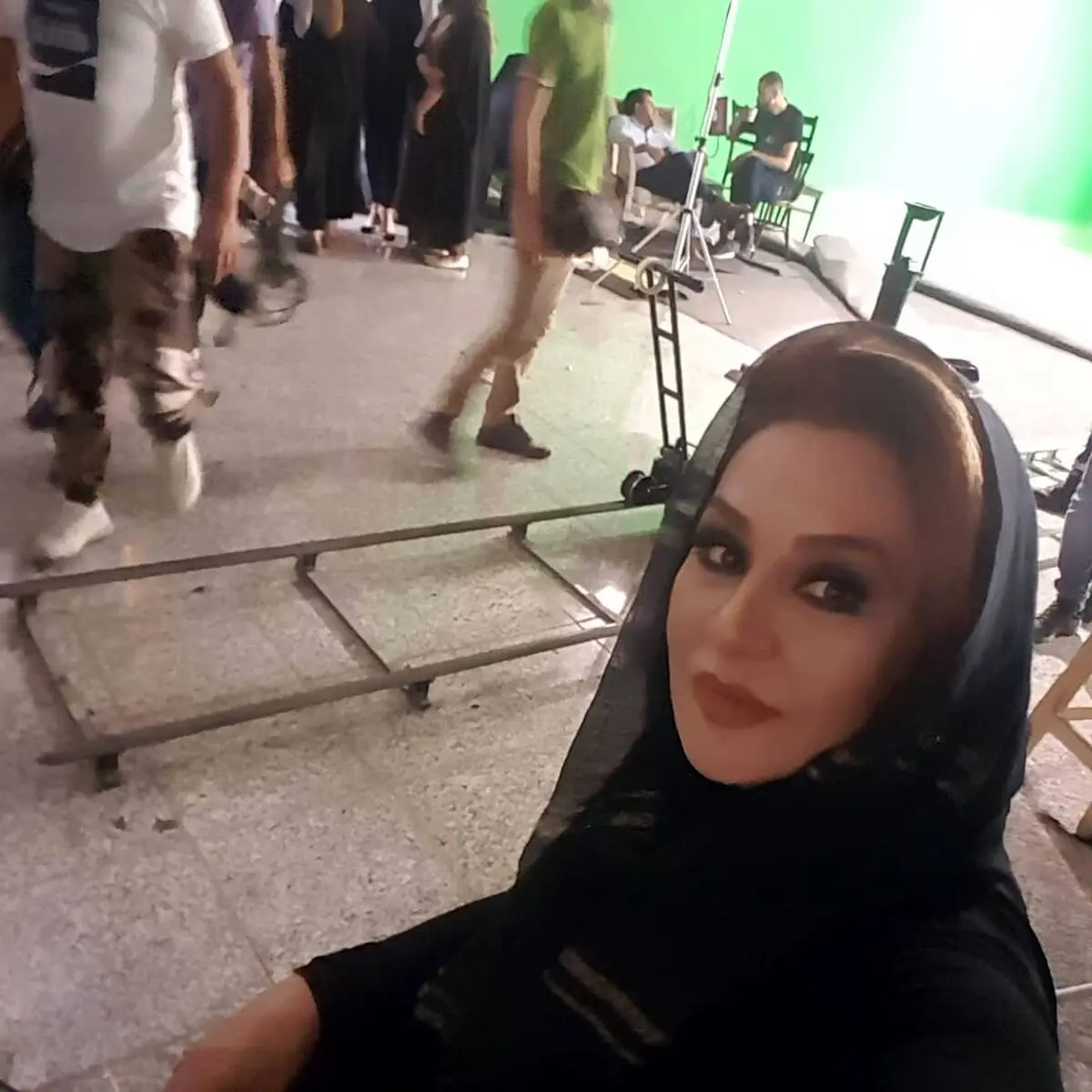 نسرین مقانلو سر صحنه پروژه دل به کارگردانی منوچهر هادی