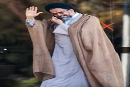 تلفن صحبت کردن وزیر اطلاعات قبل از جلسه/ عکس