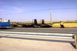 تریلی حمل کاه در آتش سوخت/عکس