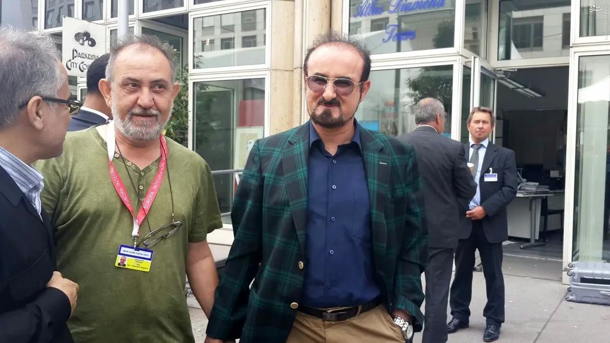 عکس/خواننده ایرانی در هتل محل مذاکرات