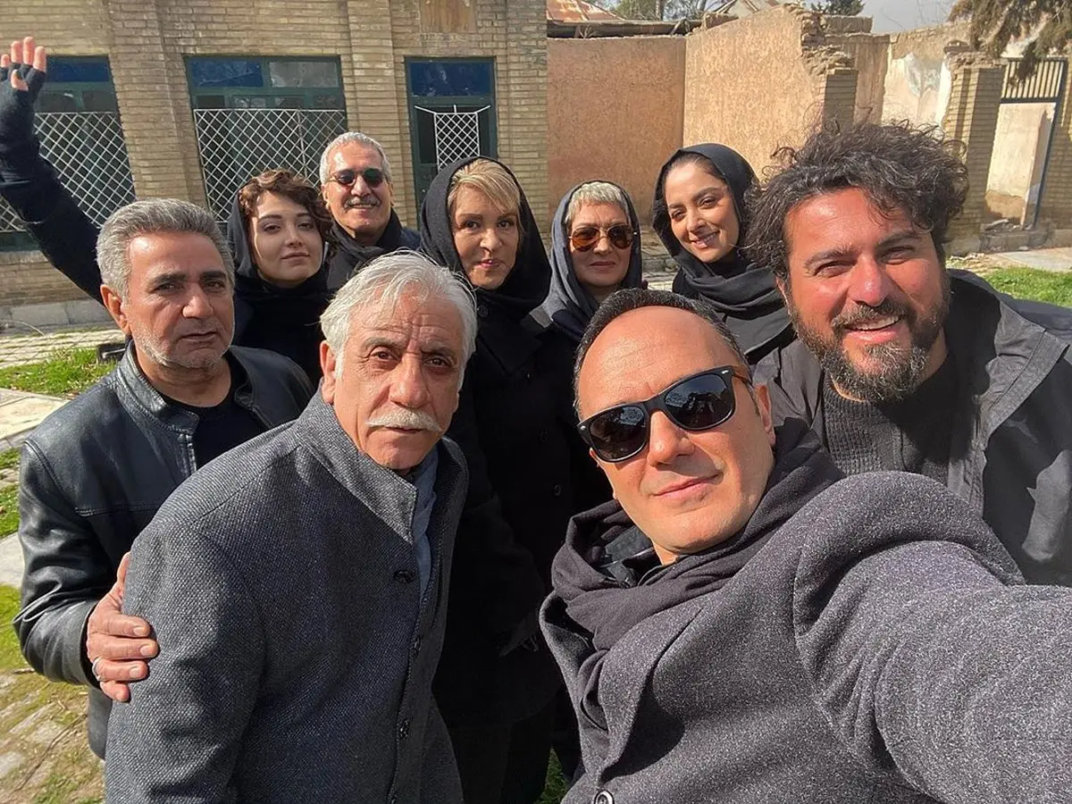 سلفی بامزه احسان کرمی با بازیگران همگناه + عکس