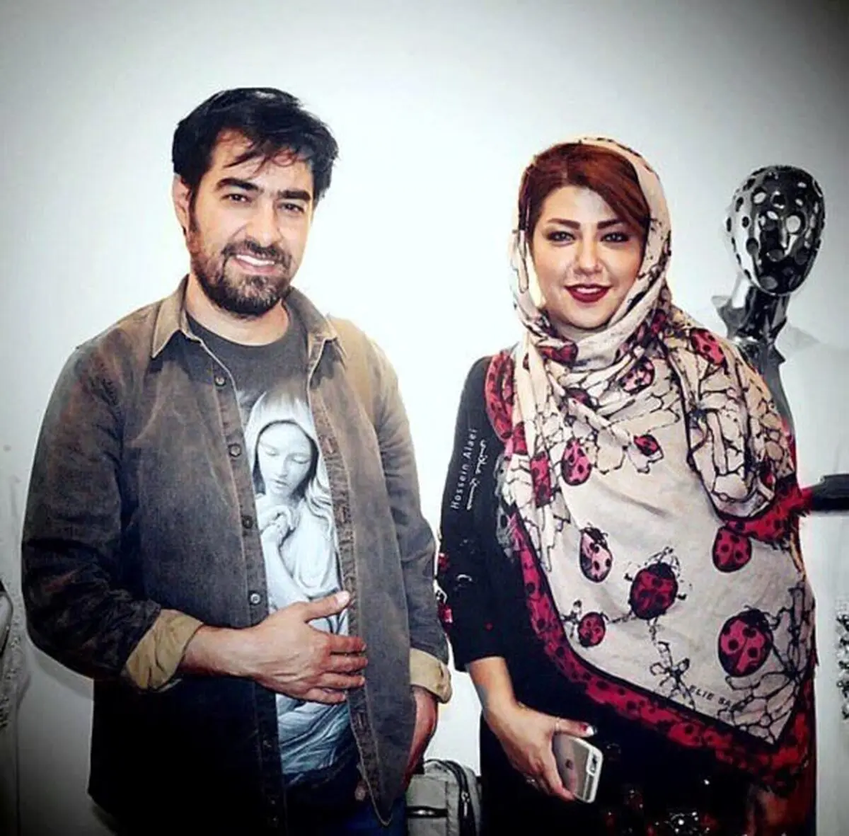 تصویری از تیپ جدید شهاب حسینی در کنار همسرش