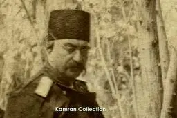 تصویری از ناصرالدین شاه قاجار با عینک