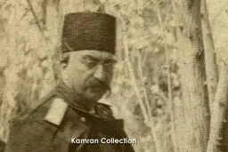 تصویری از ناصرالدین شاه قاجار با عینک