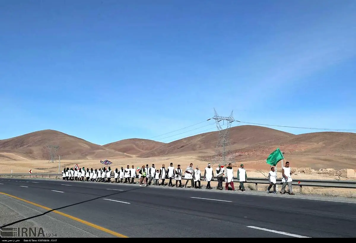 پیاده‌روی زائران‎ حرم رضوی / تصاویر