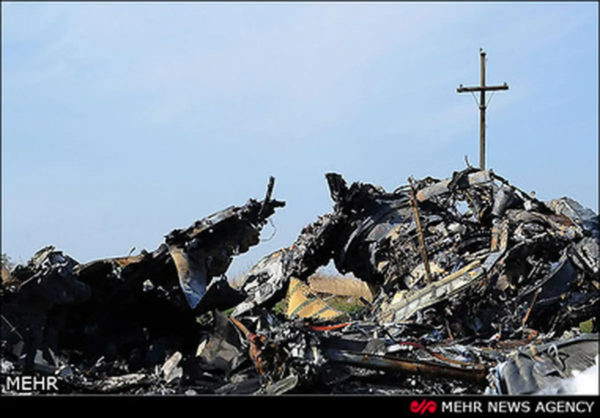 تصاویر بقایای هواپیمای ساقط شده مالزی در اوکراین