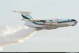 مهارت خلبان ایرانی در مهار آتش بندر شهید رجایی را ببینید