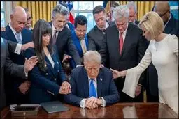 ترامپ با هدف تقویت نهادهای مذهبی، فرمان ایجاد «دفتر ایمان کاخ سفید» را صادر کرد/ رئیس دفتر «ایمان کاخ سفید» کیست؟