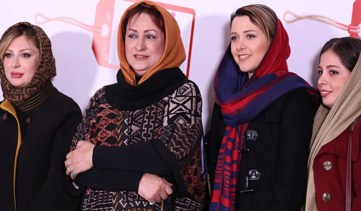حضور بازیگر زن در اکران فیلم «دختر عمو و پسر عمو» /عکس