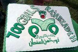 پرتاب مهدی رجب زاده به آسمان اصفهان (عکس)