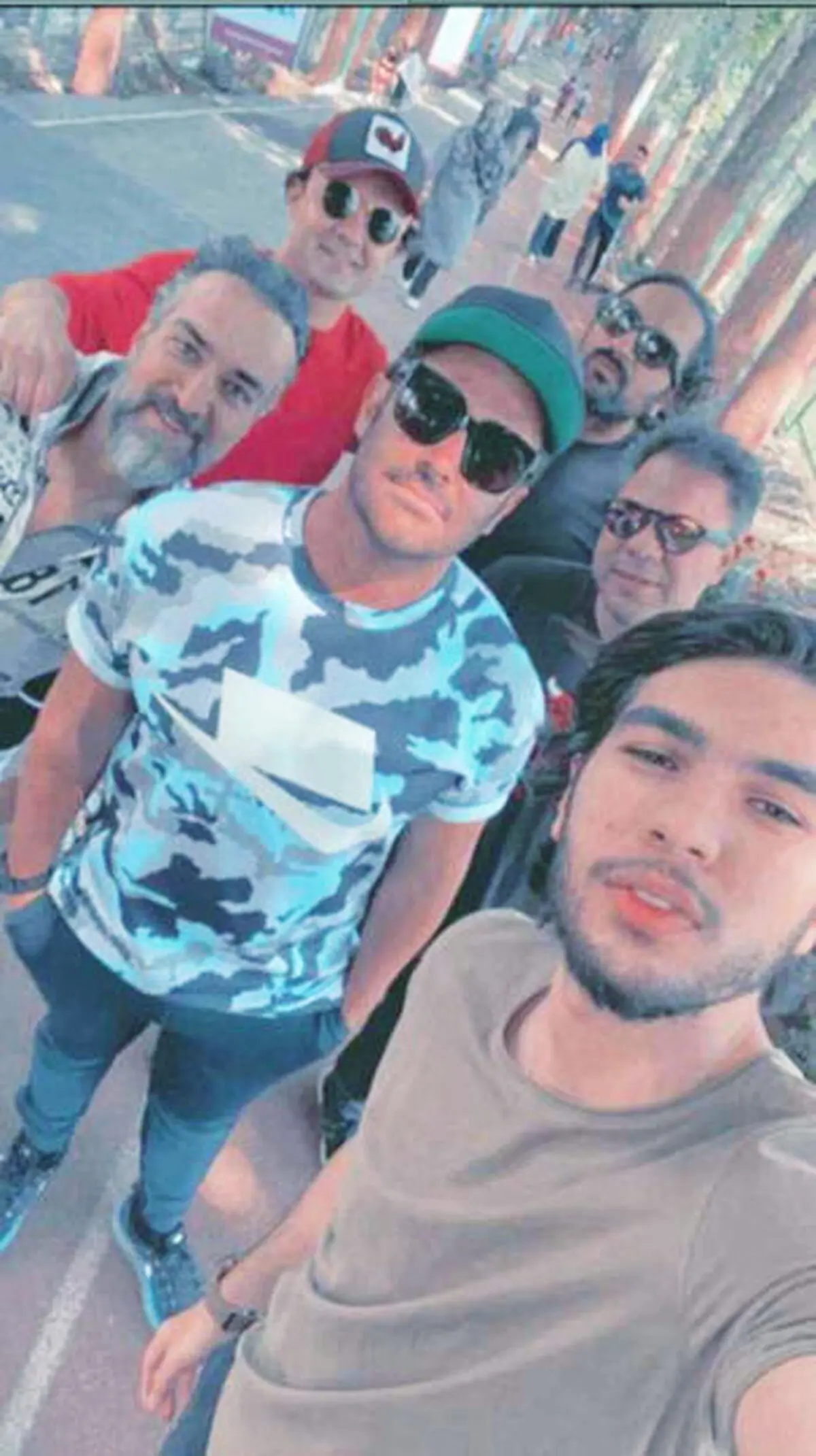 سلفی جدید محمدرضا گلزار در کنار هوادارانش