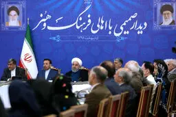 تصاویر/ دیدار صمیمی روحانی با جمعی از اصحاب فرهنگ و هنر