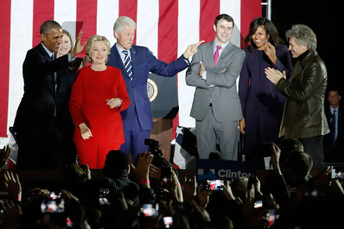 حواشی جالب آخرین سخنرانی انتخاباتی کیلینتون/ تصاویر