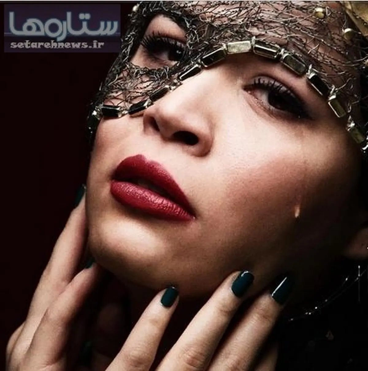 اشک ملیکا شریفی نیا در زیر نقاب+ عکس