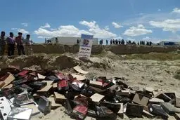 خرماهای اسرائیلی پس از یکسال توقیف امحا شد/ عکس