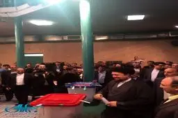 سید حسن خمینی رای خود را به صندوق انداخت/عکس