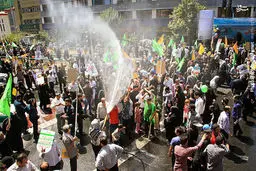 آتش نشانی مردم را خُنک کرد/تصاویر