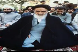 حسن روحانی در نماز جماعت امام خمینی/پاریس1357