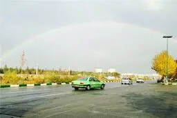 رنگین‌کمان زیبا بر فراز آزادی و کری طرفداران سرخابی +عکس