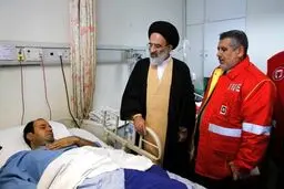 حاشیه های عیادت نماینده رهبر انقلاب از آتش‌نشانان مصدوم
