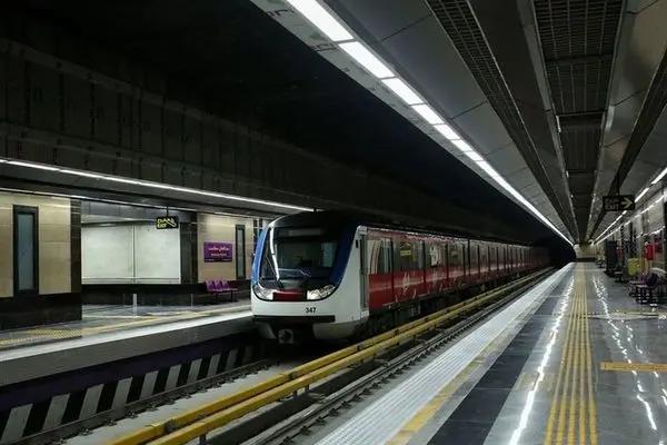 جشن روز نیروی دریایی در مترو تهران + فیلم