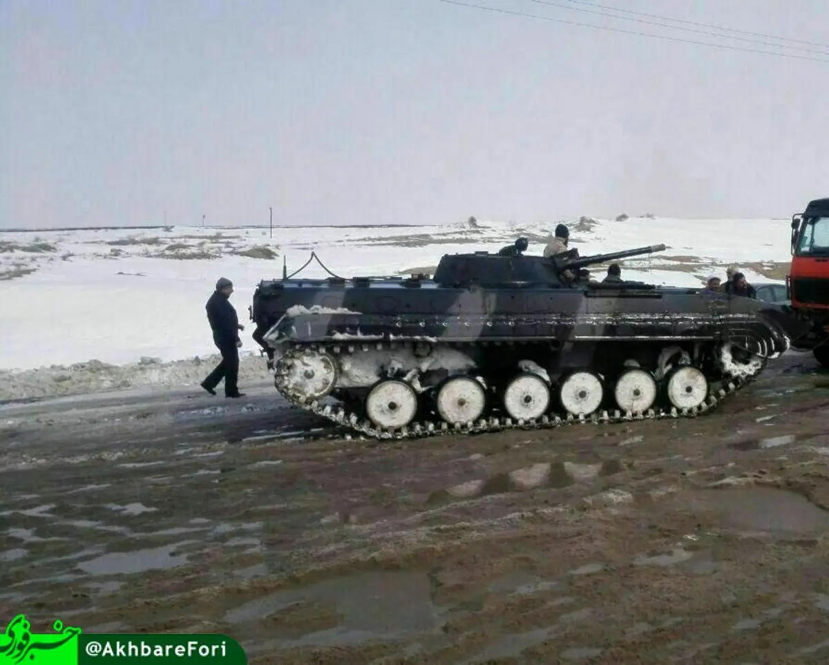 امداد رسانی با تانک در رباط کریم/عکس