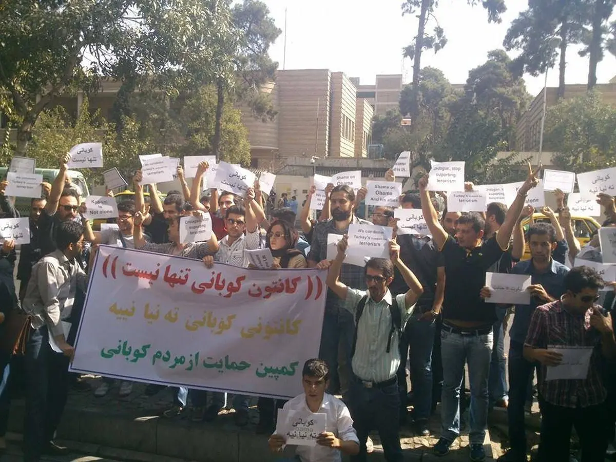 تجمع کردها مقابل سفارت ترکیه در تهران/ عکس