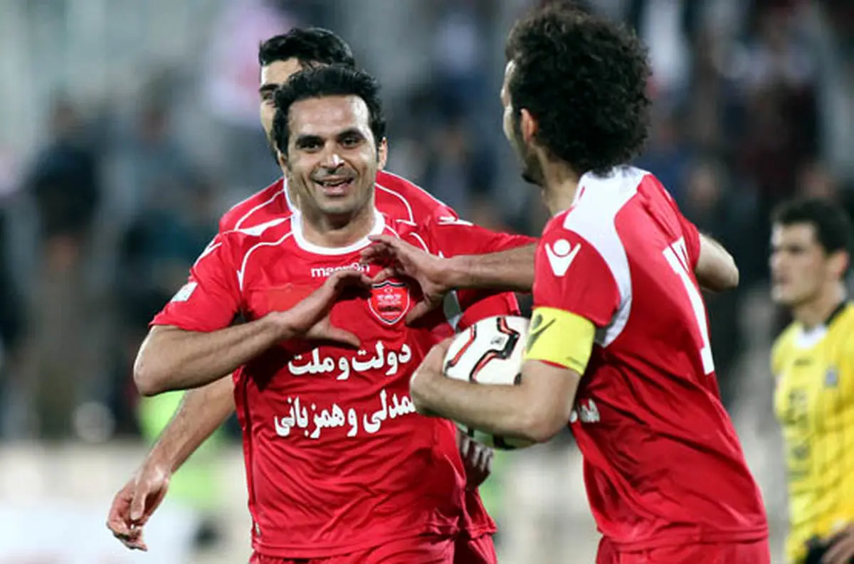 نوروزی قلبش را به هوداران هدیه کرد (عکس)