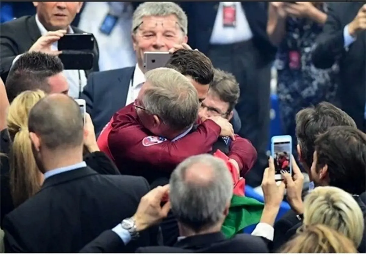 رونالدو پس از قهرمانی در آغوش فرگوسن+عکس