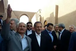 تصویری از بازدید اسحاق جهانگیری از روند بازسازی ارگ تاریخی بم