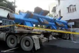 عکس/ برخورد تریلی با ساختمان مسکونی