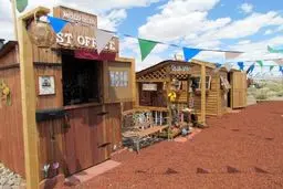 کترین کشور جهان با جمعیت 3 نفری (+عکس)