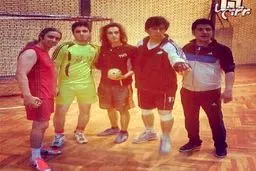 مرتضی پاشایی و مازیار فلاحی در حال سپک تاکرا بازی کردن/ عکس