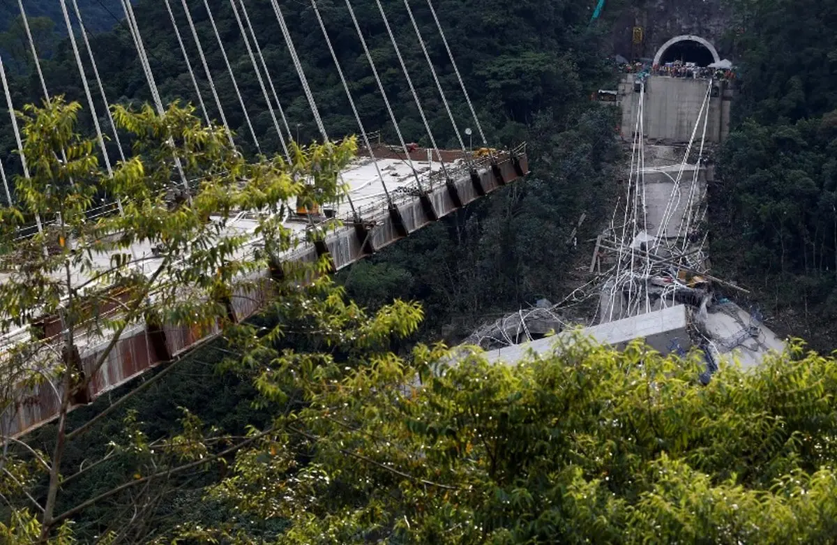 فرو ریختن پل نیمه‌کاره جان 9 نفر را گرفت/تصاویر